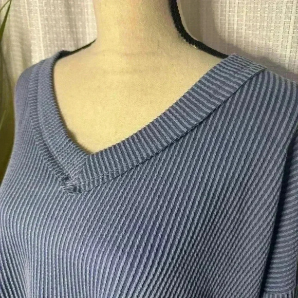Altar’s State Small Ribbed V Neck Pullover Sweater Long Sleeves High Low Blue - Picture 2 of 9